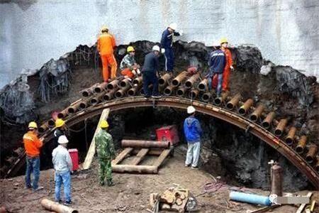 桐城隧道钢花管支护案例